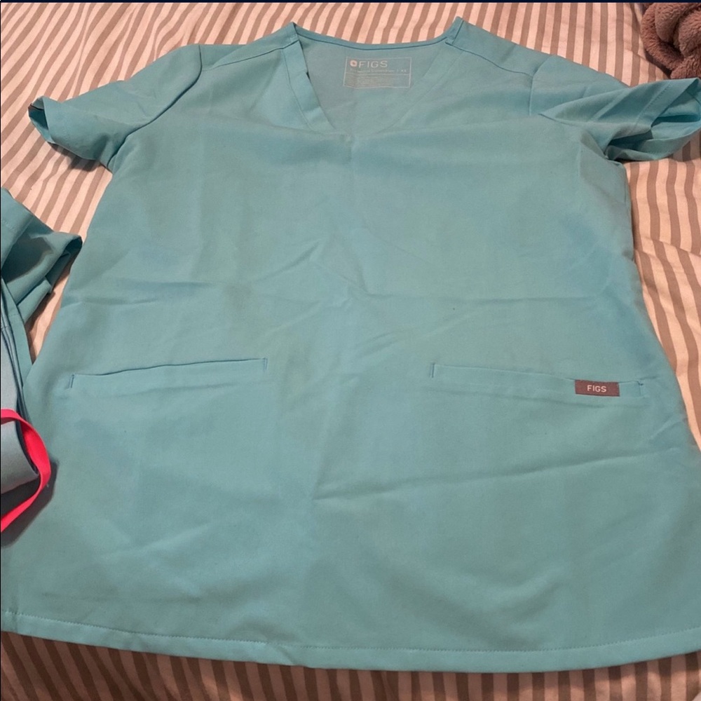 Limited edition neon blue fig scrub top XS